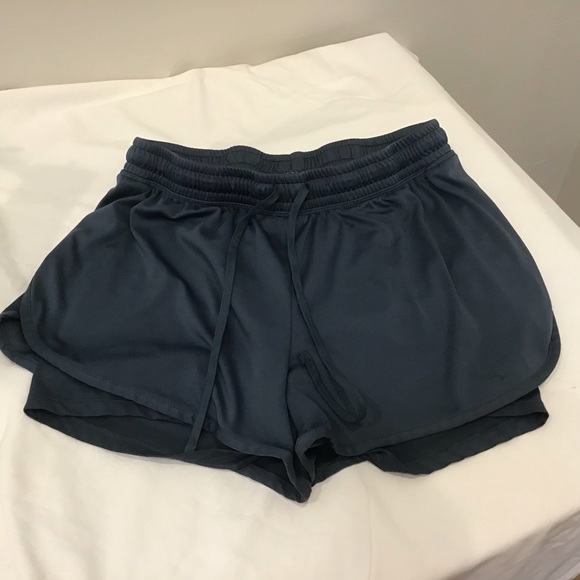 👚 Bundle of 5 Women’s Shorts – Size Medium - Picture 2 of 8